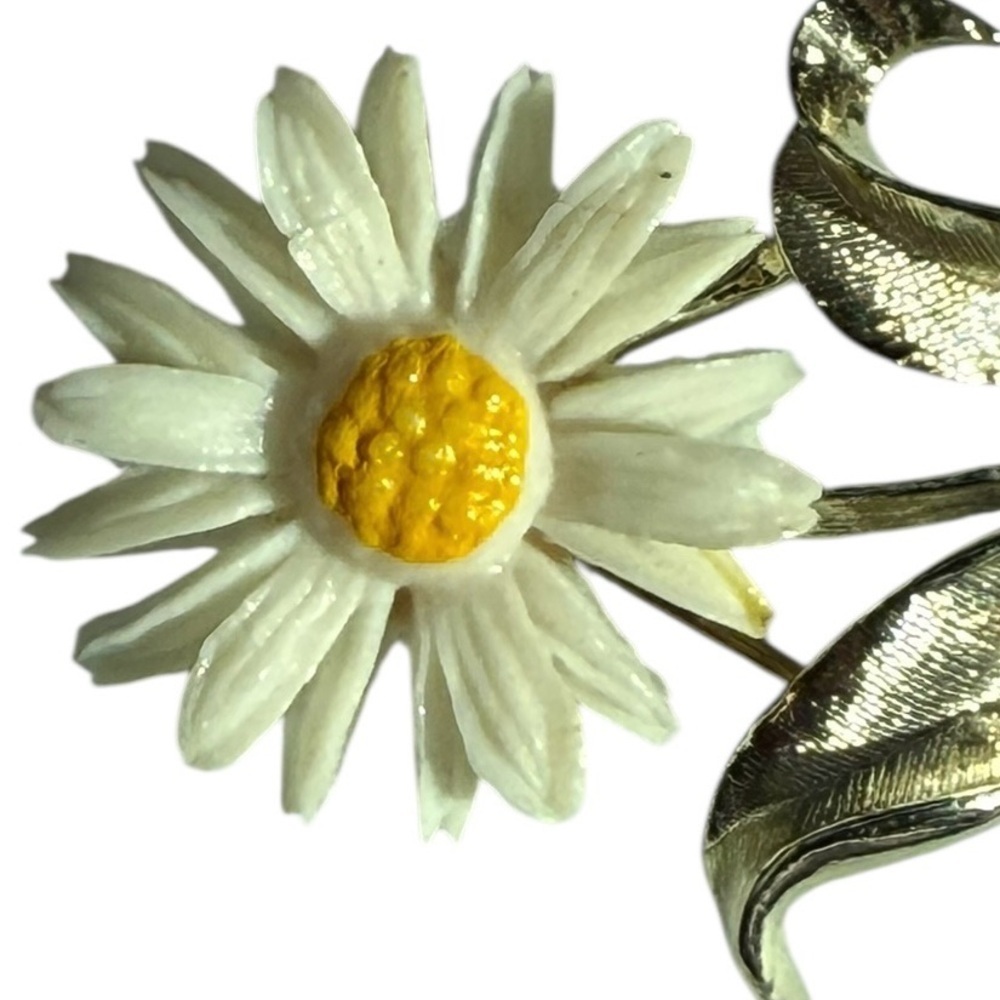 Vintage Sarah Coventry Daisy Brooch Pin Signed Gold Tone Flower Light N Bright - Picture 7 of 7
